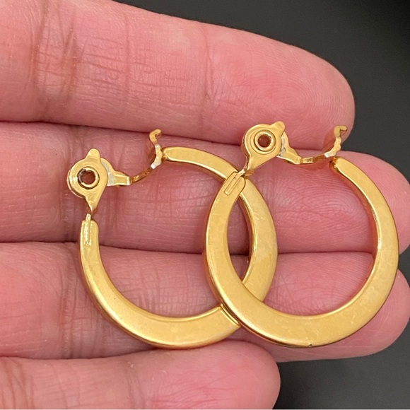 Vintage MONET Gold-tone Clip On Hoop Earrings 8g - Picture 7 of 12